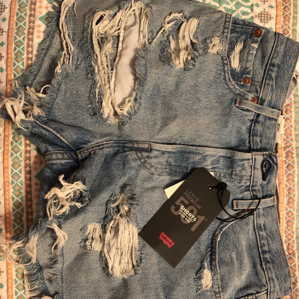 Ladies Levi shorts Size 27
